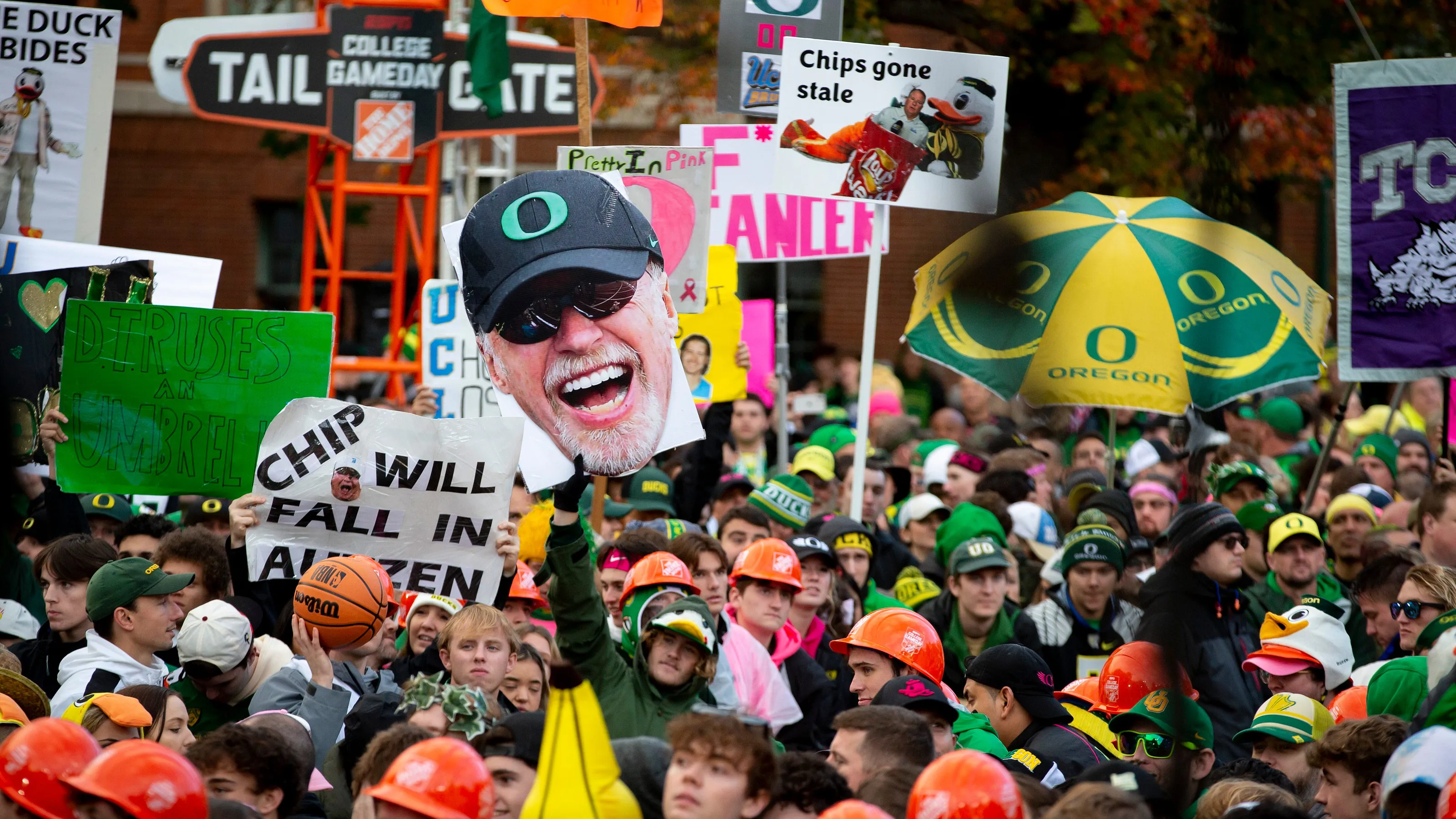College GameDay crowd at Oregon